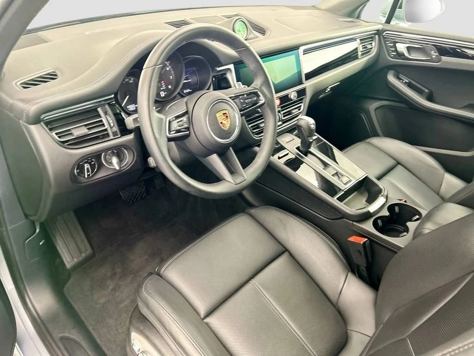 2025 Porsche Macan Electric - Image 4 of 5