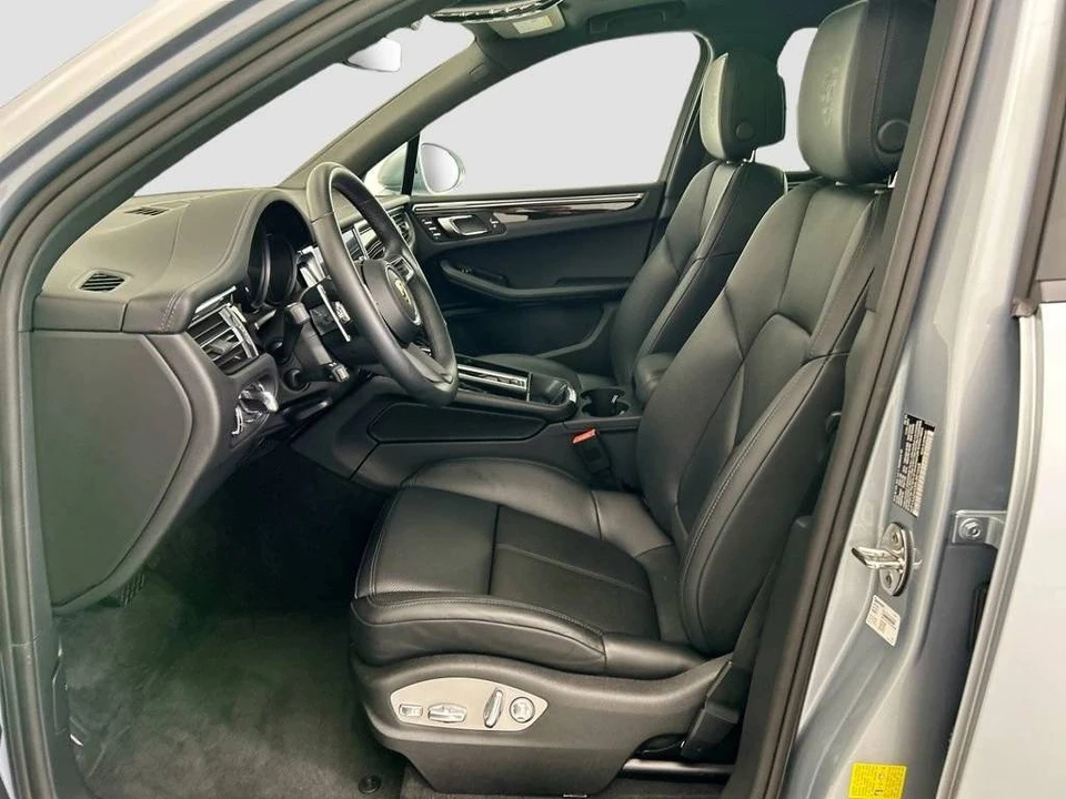 2025 Porsche Macan Electric - Image 5 of 5