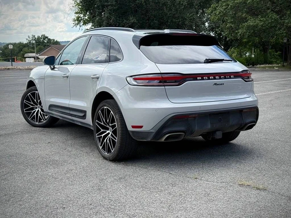 2025 Porsche Macan - Image 3 of 5