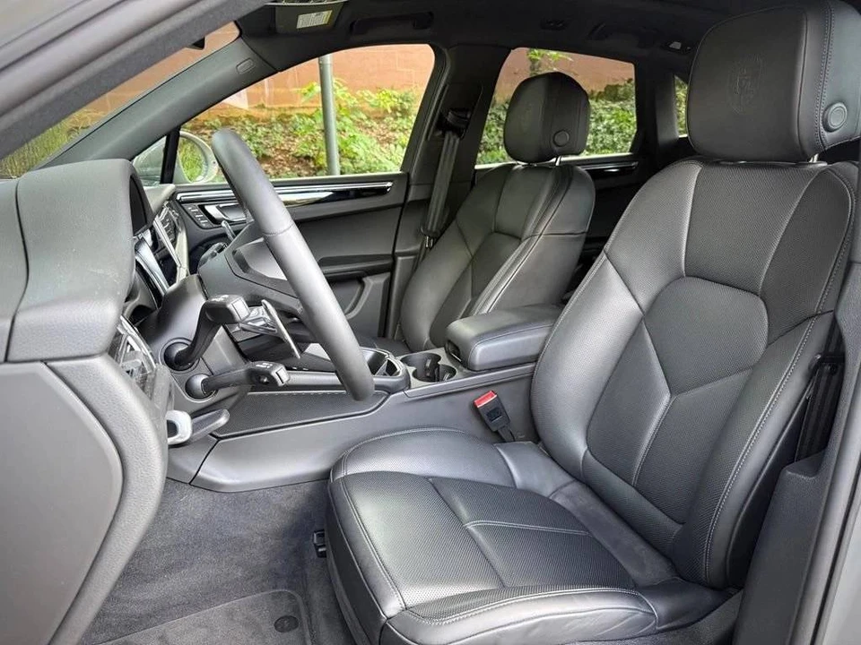 2025 Porsche Macan - Image 5 of 5