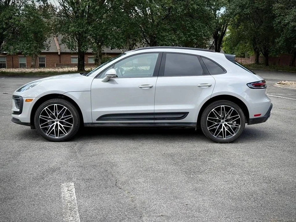 2025 Porsche Macan - Image 2 of 5