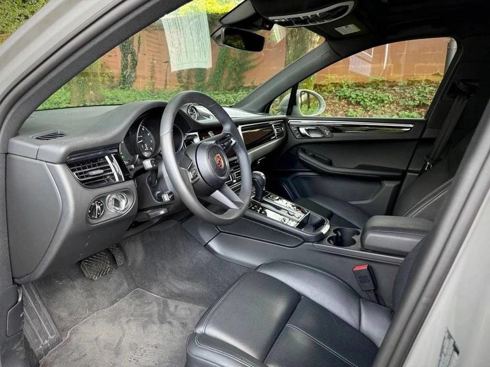 2025 Porsche Macan - Image 4 of 5