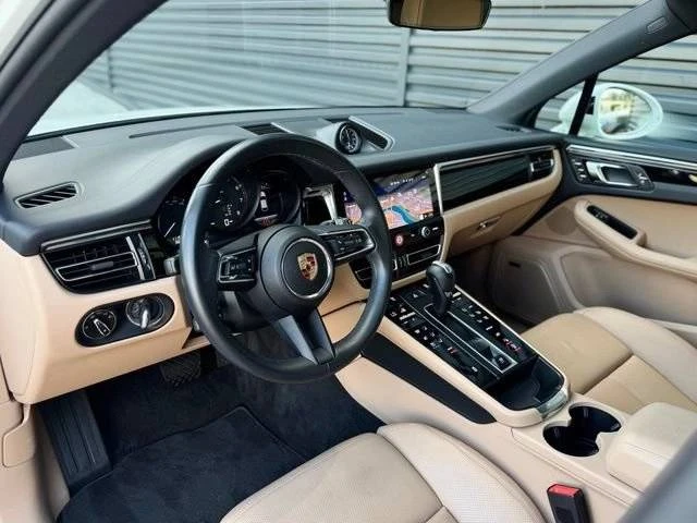 2025 Porsche Macan Electric - Image 4 of 5