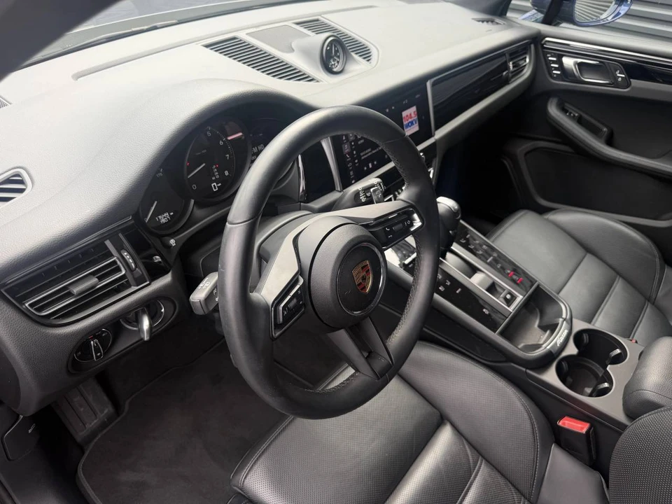 2025 Porsche Macan Electric - Image 4 of 4