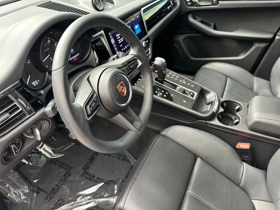 2025 Porsche Macan Electric - Image 4 of 4