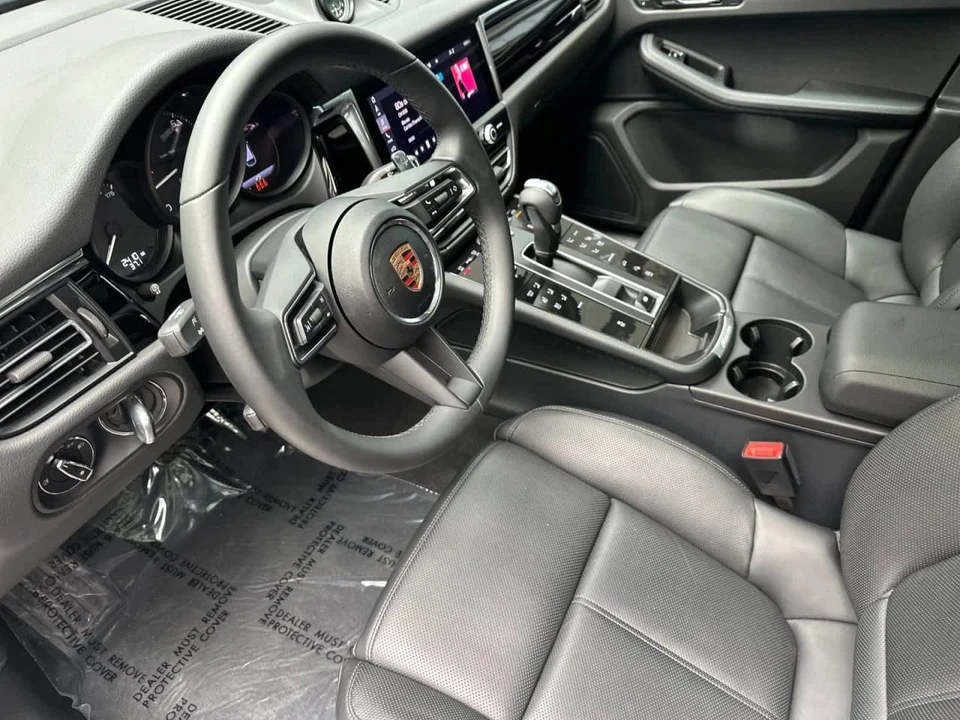 2025 Porsche Macan Electric - Image 4 of 4