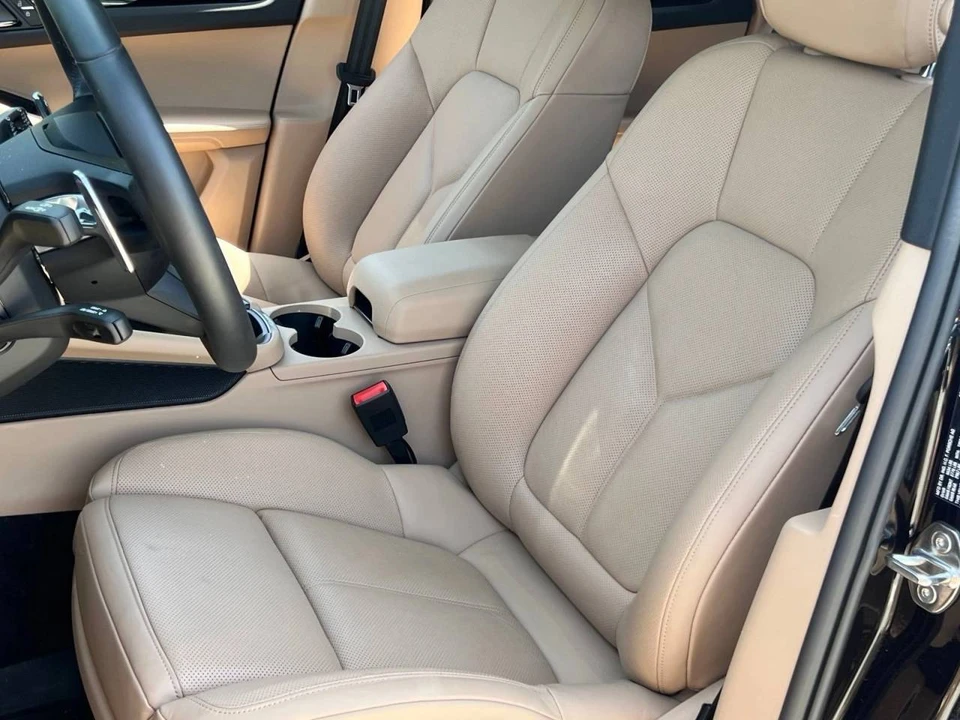 2025 Porsche Macan Electric - Image 5 of 5