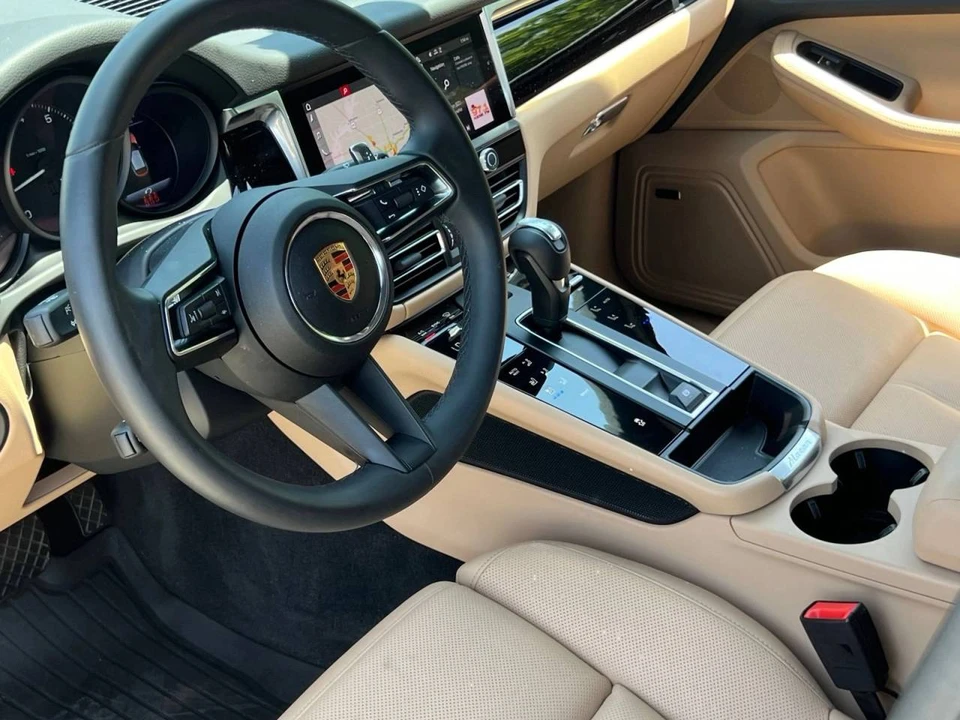 2025 Porsche Macan Electric - Image 4 of 5