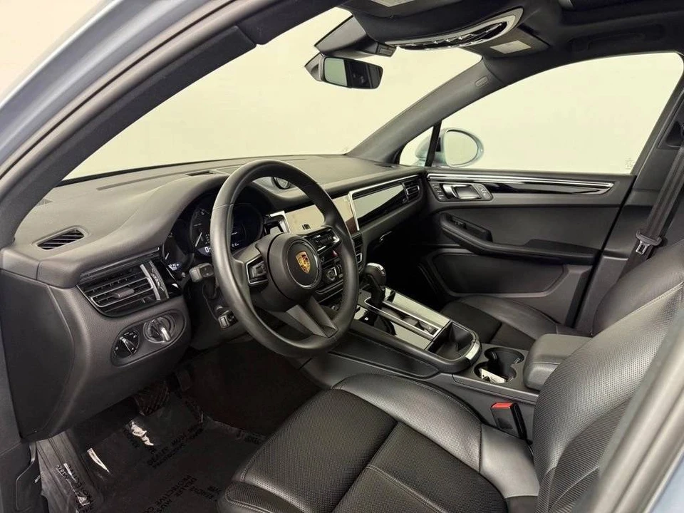 2025 Porsche Macan Electric - Image 4 of 5