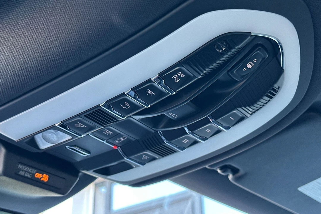 2025 Porsche Macan - Image 21 of 21