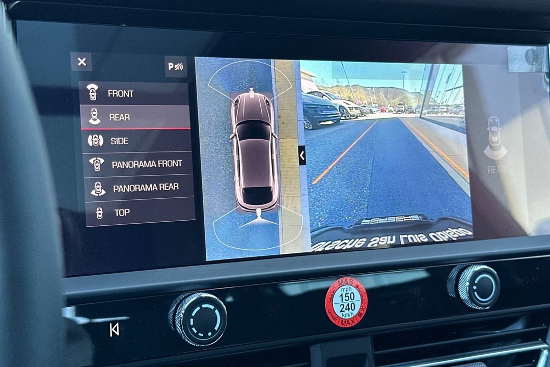 2025 Porsche Macan - Image 24 of 31