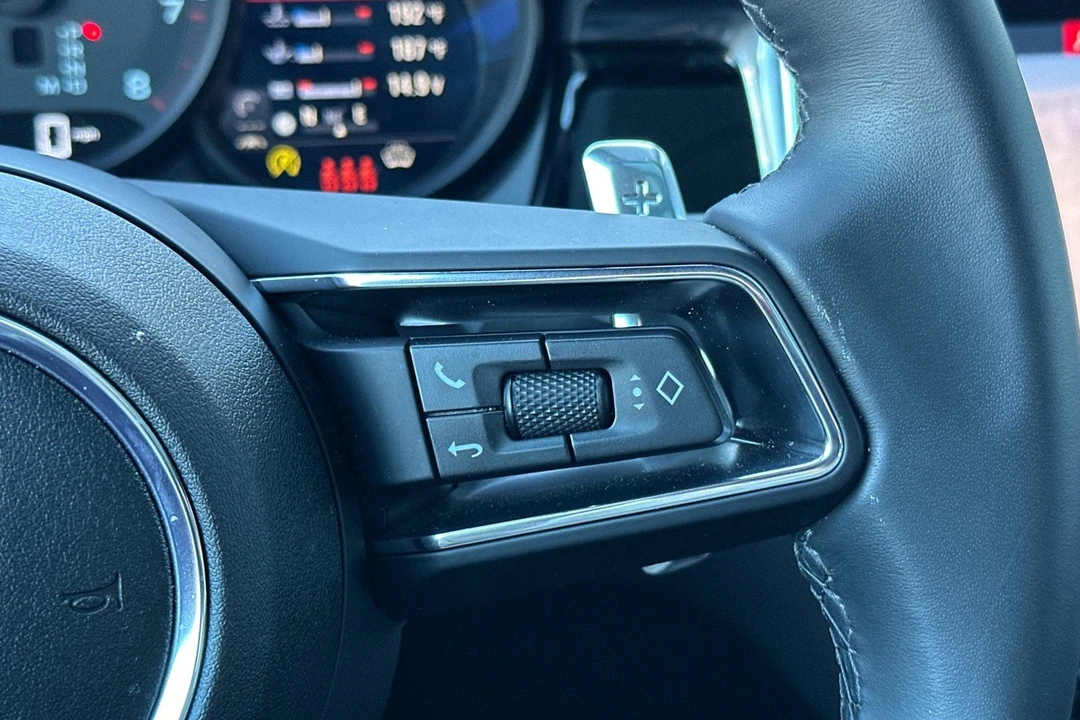 2025 Porsche Macan - Image 31 of 31