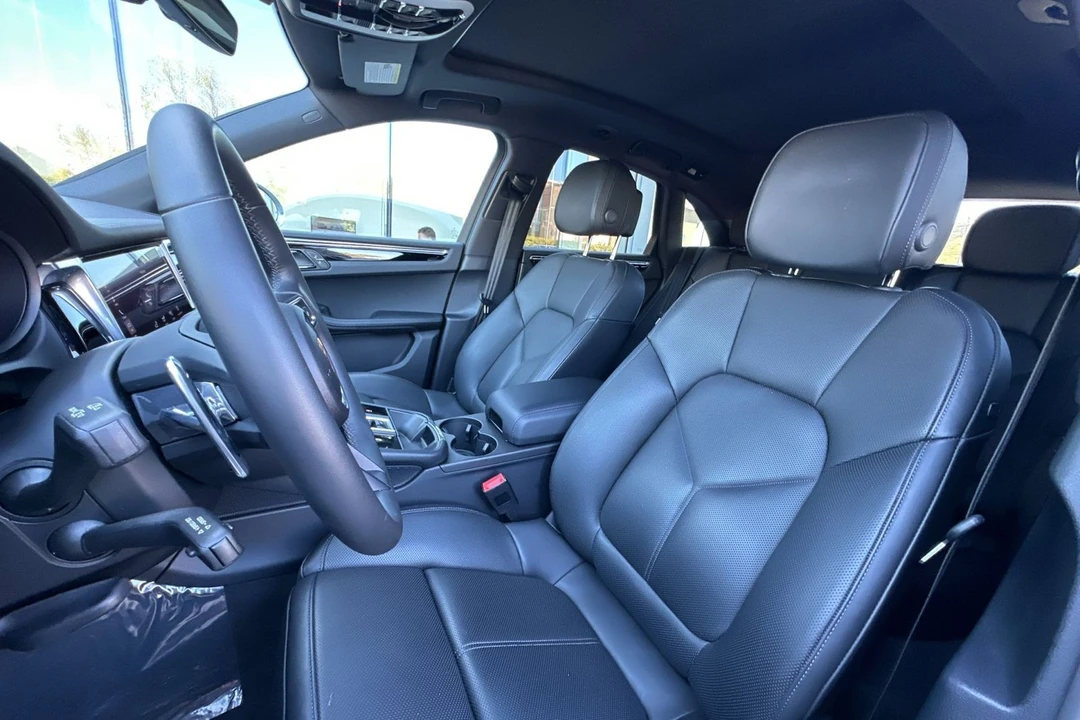 2025 Porsche Macan - Image 5 of 21