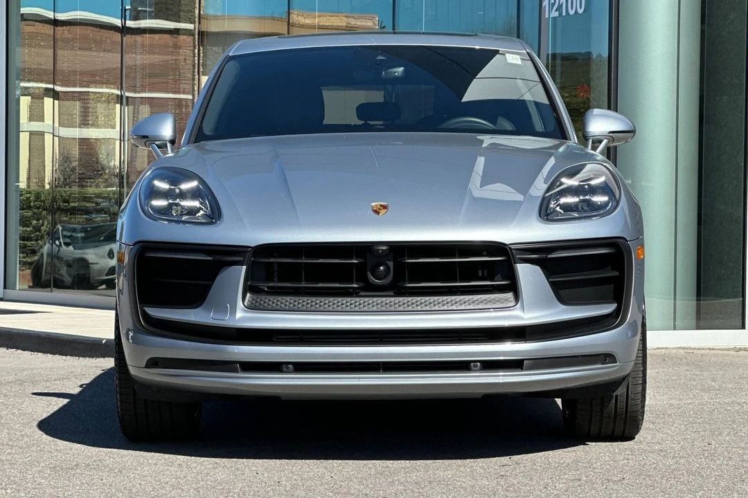 2025 Porsche Macan - Image 11 of 21
