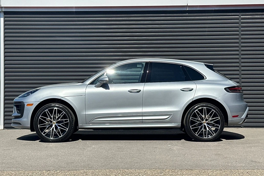 2025 Porsche Macan - Image 2 of 21