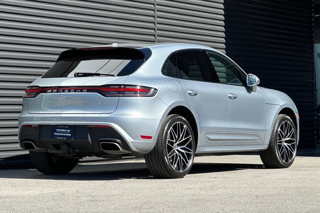 2025 Porsche Macan - Image 8 of 21