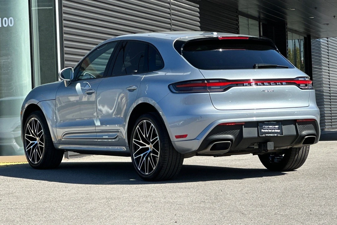 2025 Porsche Macan - Image 3 of 31