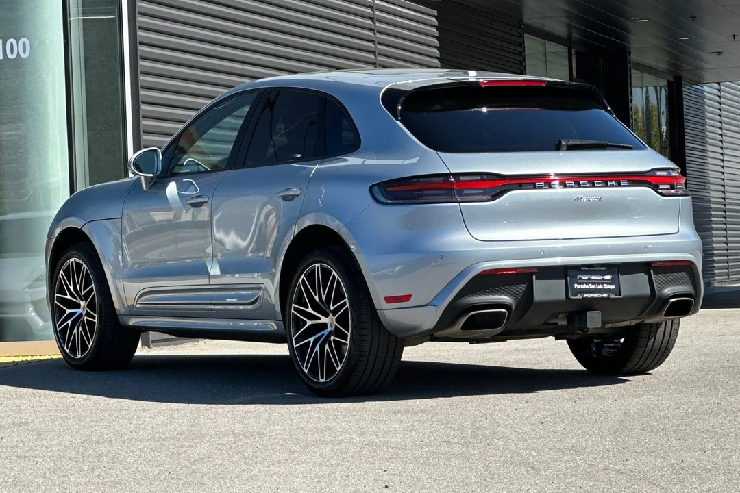 2025 Porsche Macan - Image 3 of 21
