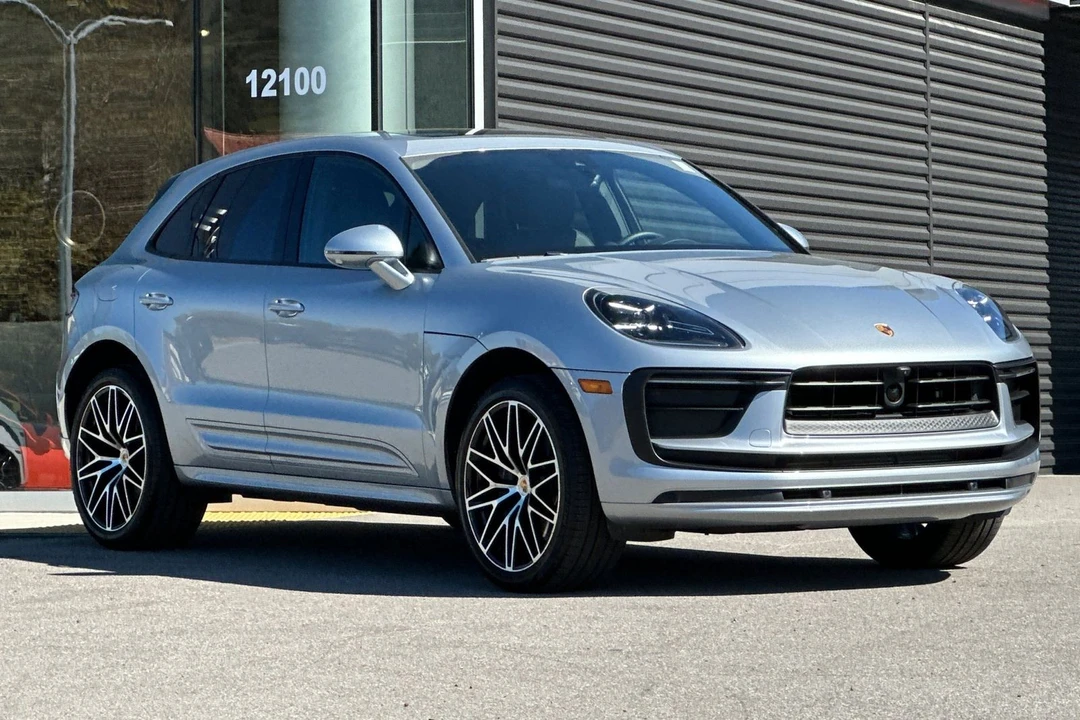 2025 Porsche Macan - Image 10 of 21