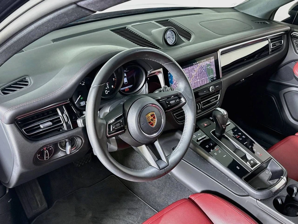 2025 Porsche Macan Electric - Image 4 of 4