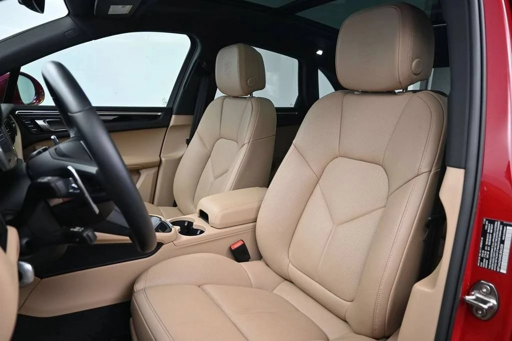 2025 Porsche Macan Electric - Image 5 of 5