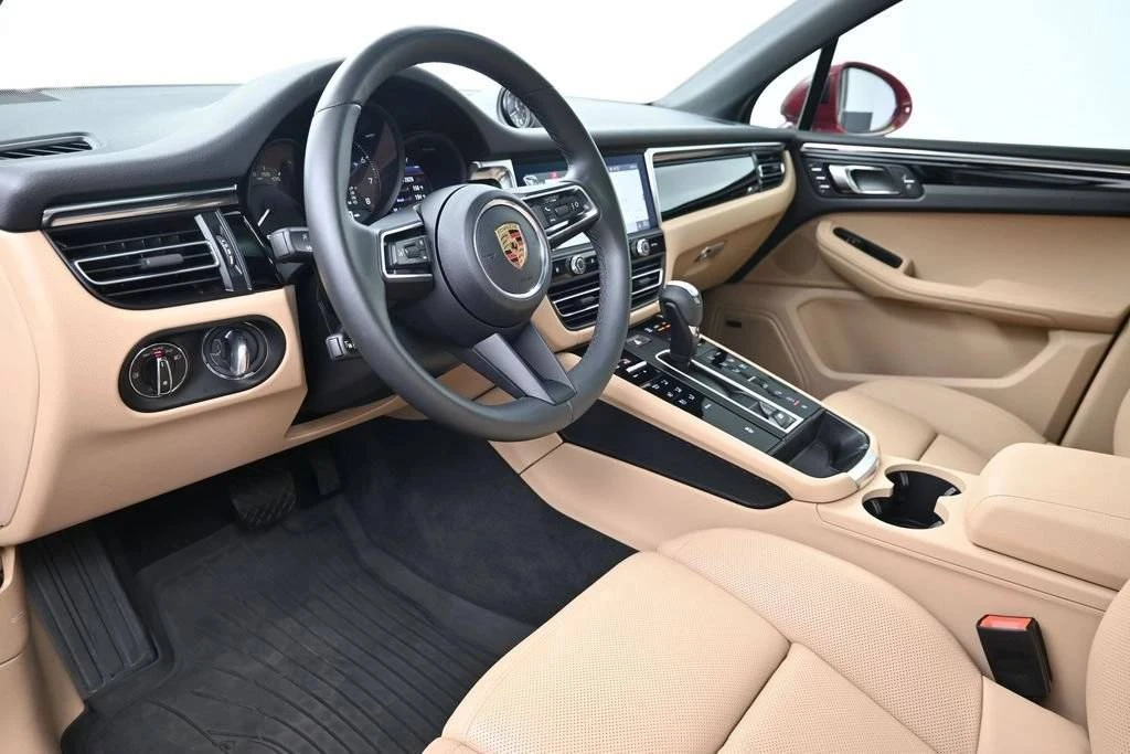 2025 Porsche Macan Electric - Image 4 of 5