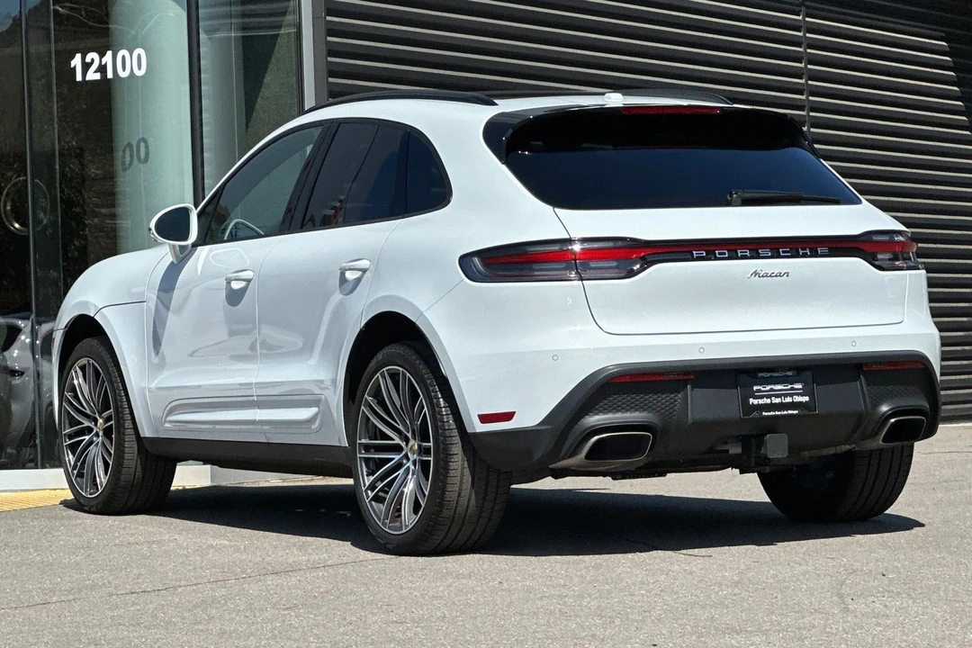 2025 Porsche Macan - Image 3 of 21