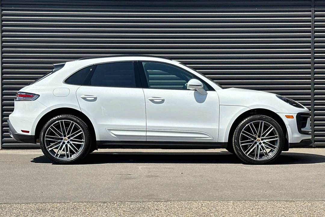 2025 Porsche Macan - Image 9 of 21