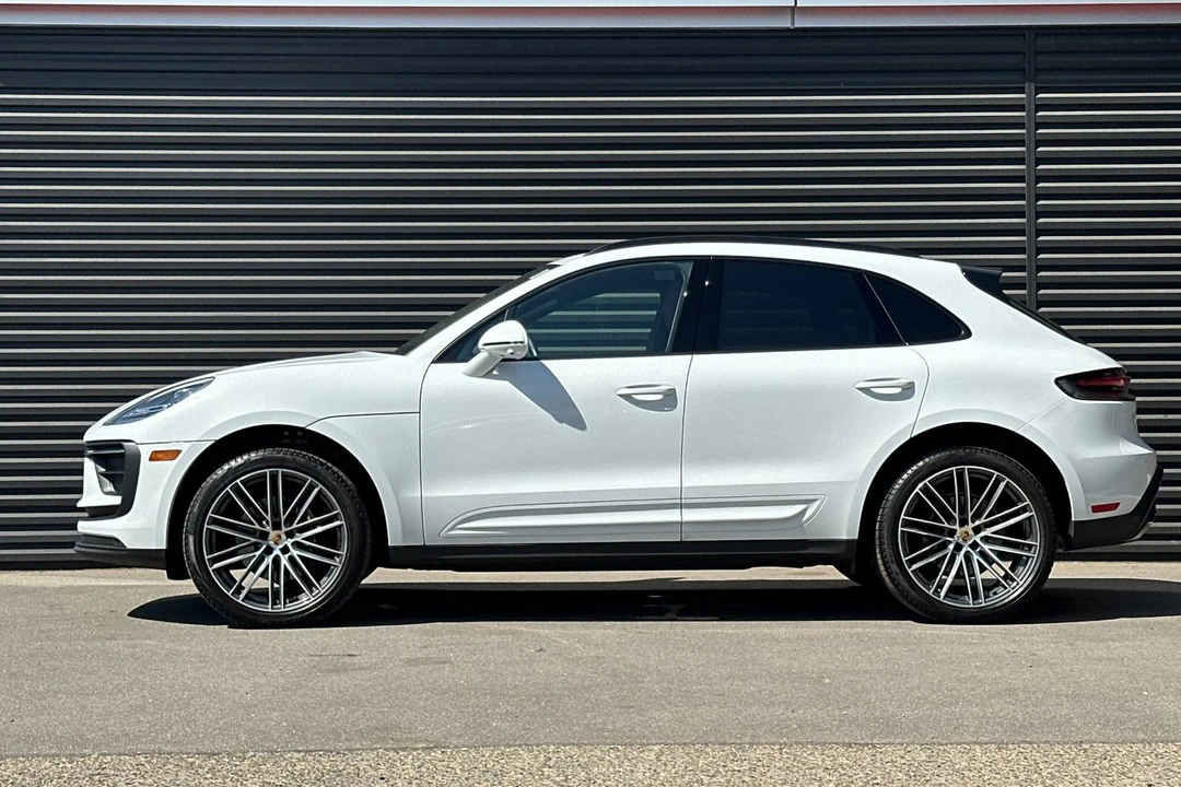 2025 Porsche Macan - Image 2 of 21