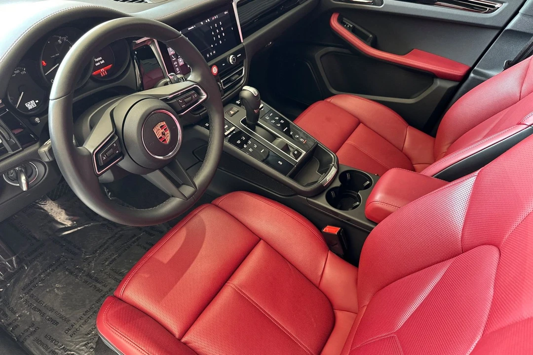 2025 Porsche Macan - Image 4 of 21