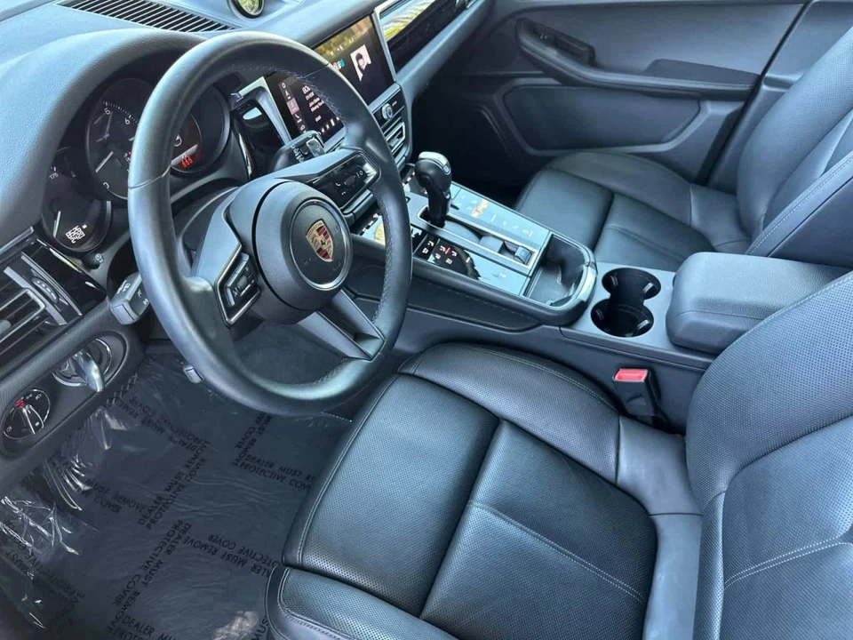 2025 Porsche Macan Electric - Image 4 of 4