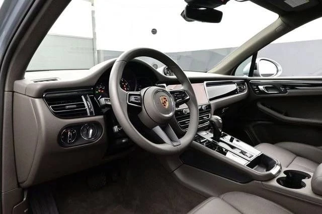 2025 Porsche Macan Electric - Image 4 of 5
