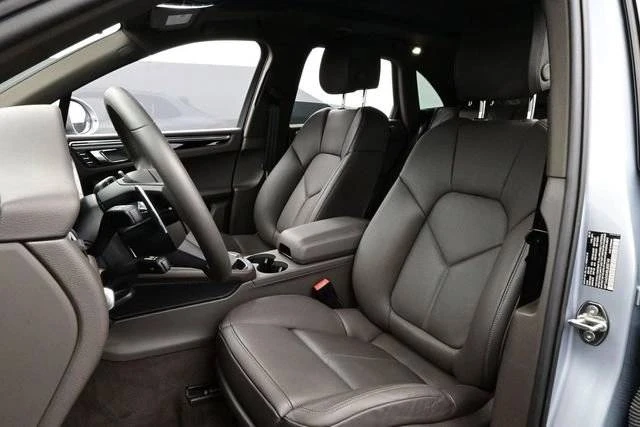 2025 Porsche Macan Electric - Image 5 of 5