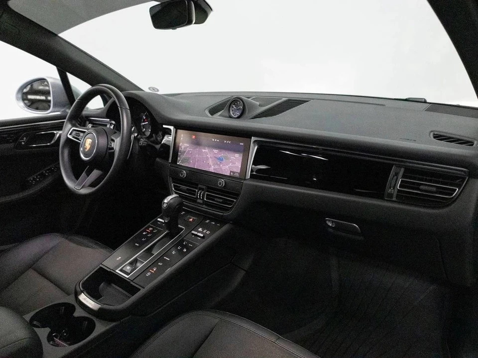 2025 Porsche Macan - Image 4 of 5