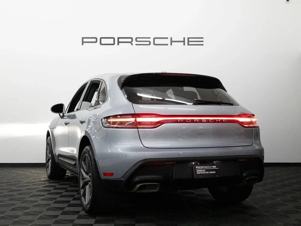 2025 Porsche Macan - Image 2 of 5
