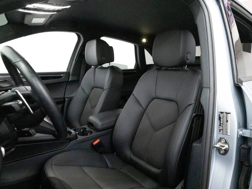 2025 Porsche Macan - Image 5 of 5