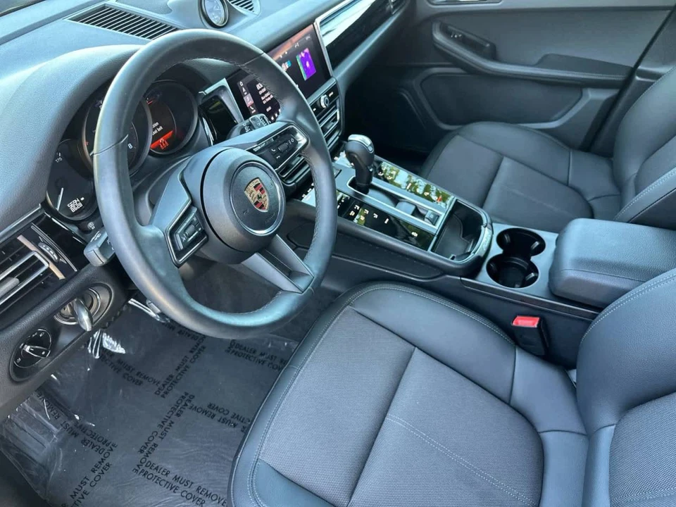 2025 Porsche Macan Electric - Image 4 of 4