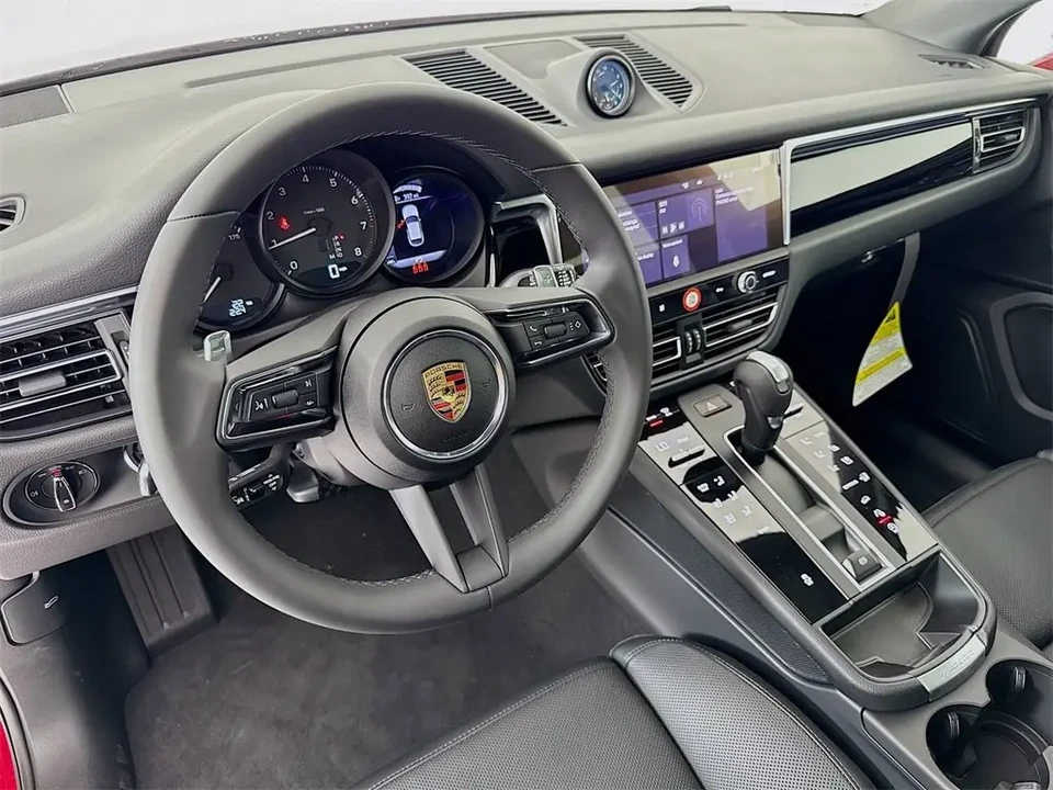 2025 Porsche Macan - Image 4 of 13