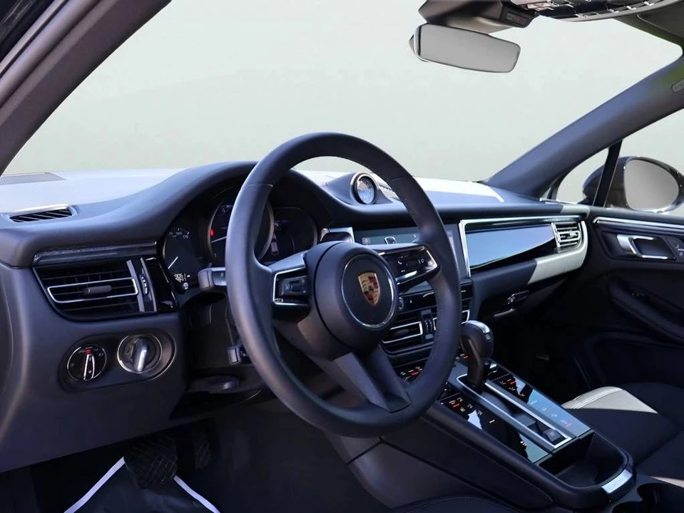 2025 Porsche Macan Electric - Image 4 of 4