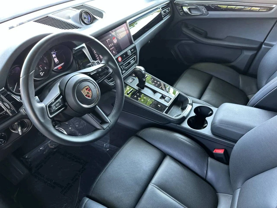 2025 Porsche Macan Electric - Image 4 of 4