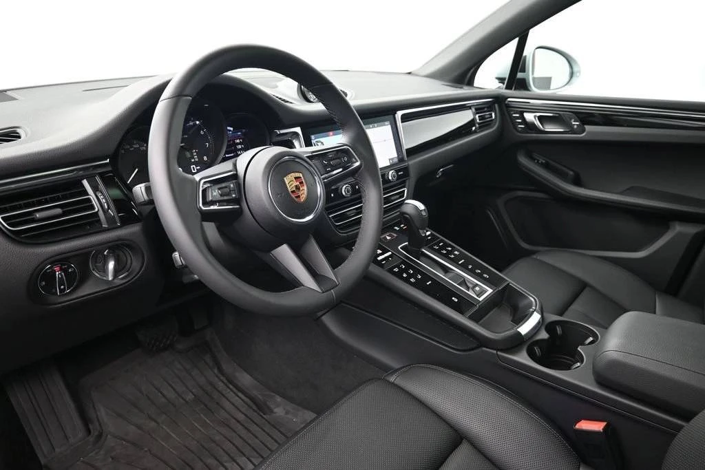 2025 Porsche Macan Electric - Image 4 of 5