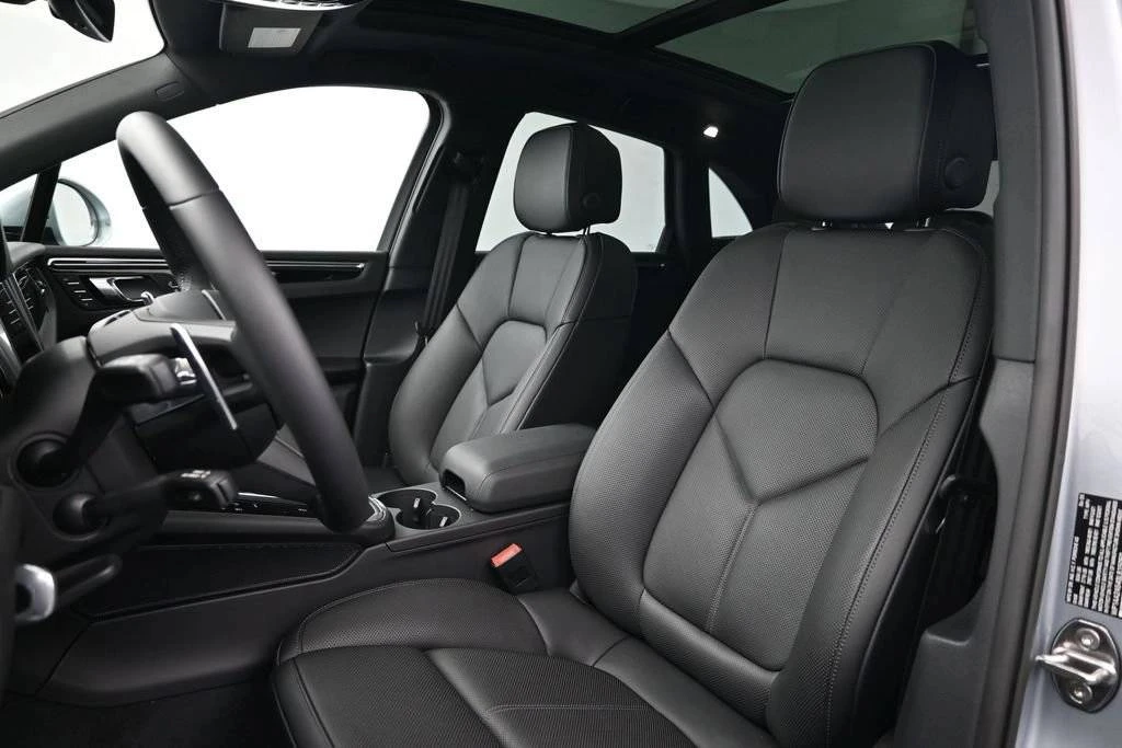 2025 Porsche Macan Electric - Image 5 of 5
