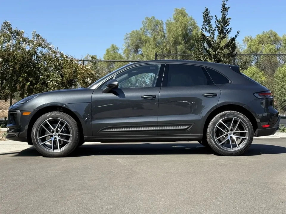 2025 Porsche Macan - Image 2 of 13