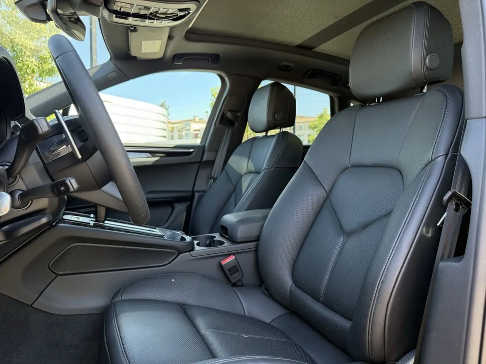 2025 Porsche Macan - Image 5 of 13