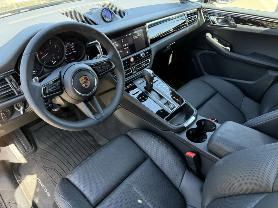 2025 Porsche Macan - Image 4 of 13