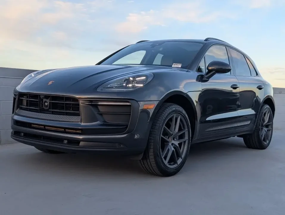 2025 Porsche Macan - Image 11 of 13