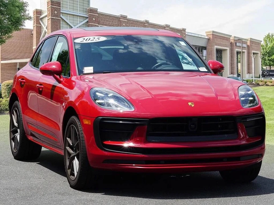 2025 Porsche Macan Electric - Image 3 of 4