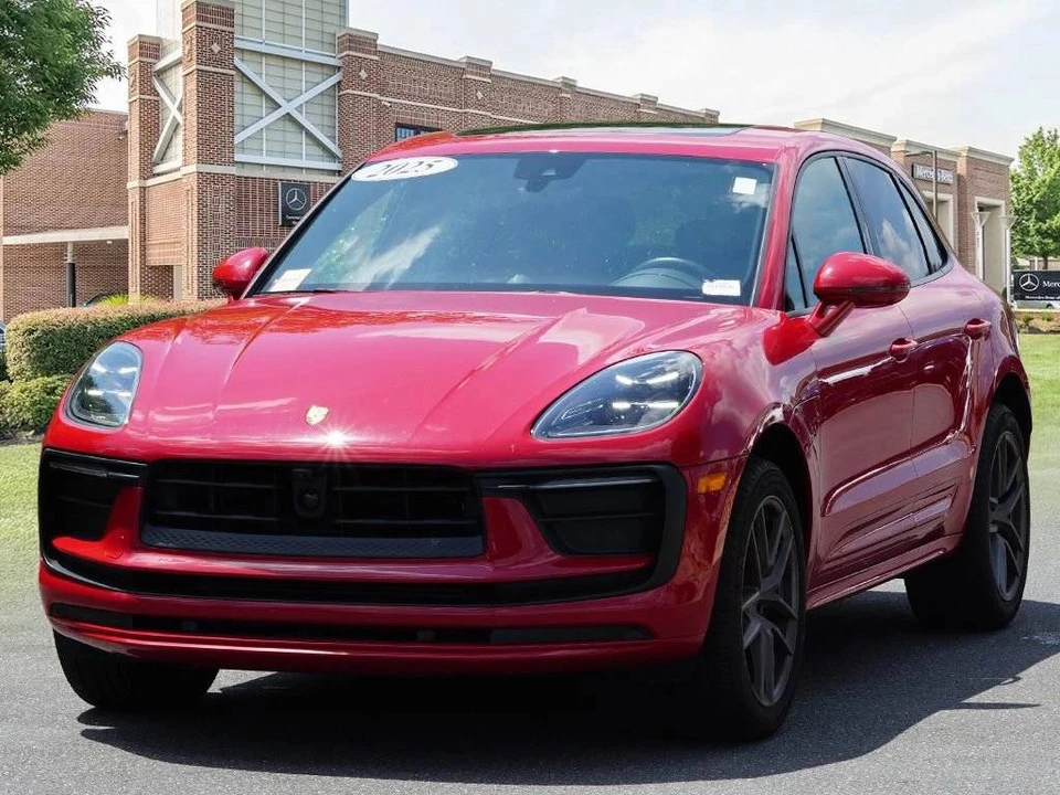2025 Porsche Macan Electric - Image 4 of 4