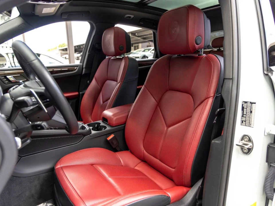 2025 Porsche Macan - Image 5 of 5