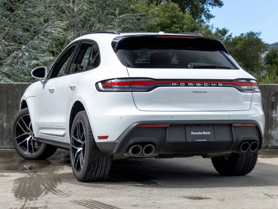 2025 Porsche Macan - Image 3 of 5